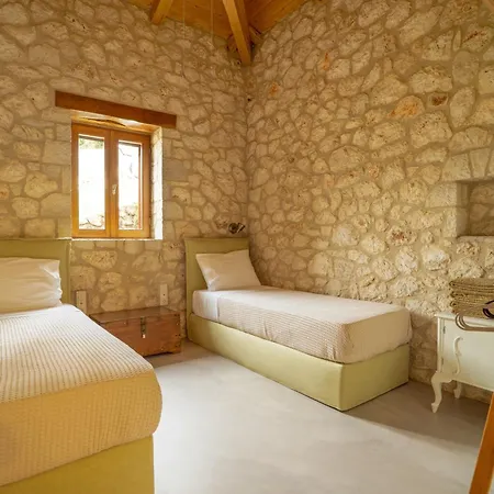 Melivaroni Villa *